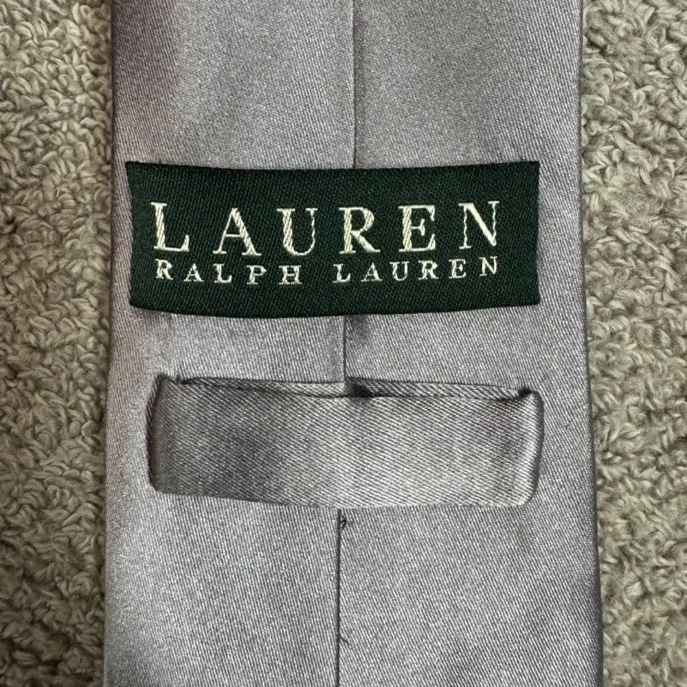 Lauren Ralph Lauren Mens Silk Necktie Solid Silver Grey Satin Hand Made RN41381
